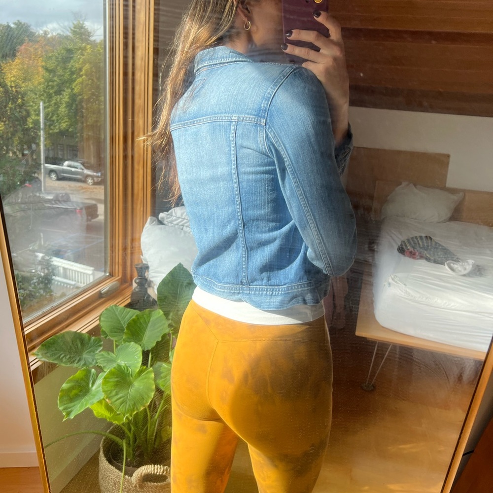 Woman’s cropped J Crew denim jacket! - Picture 4 of 11